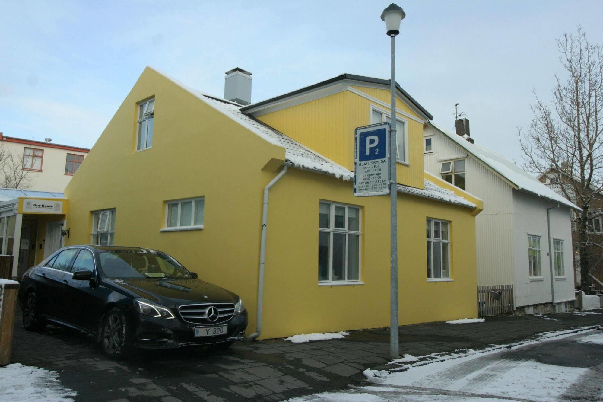 Our House Guesthouse Reykjavík Buitenkant foto