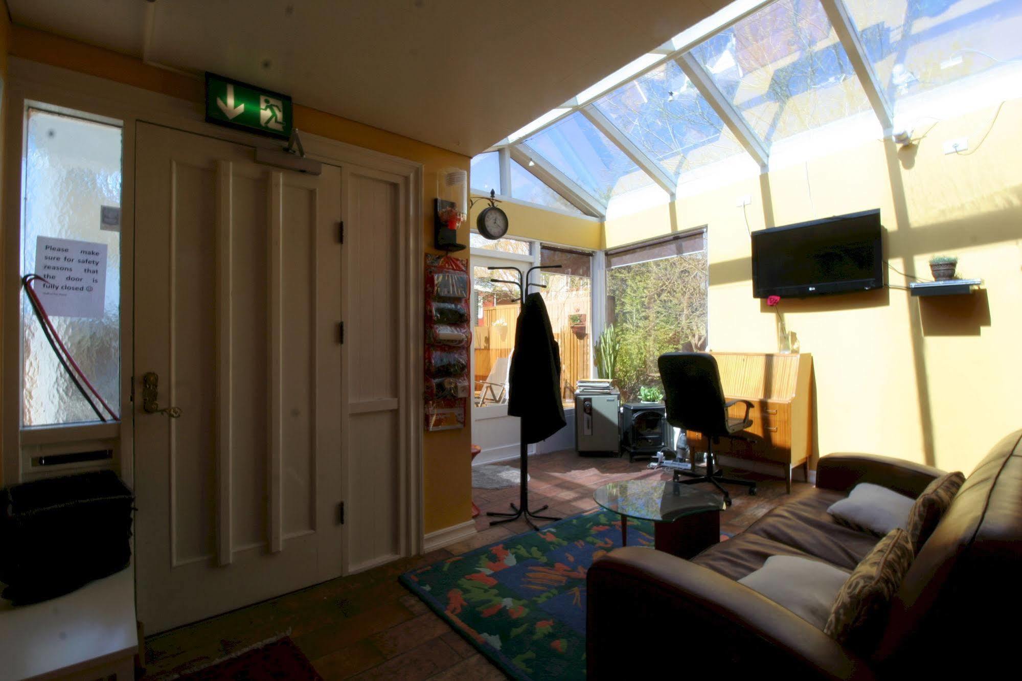 Our House Guesthouse Reykjavík Buitenkant foto